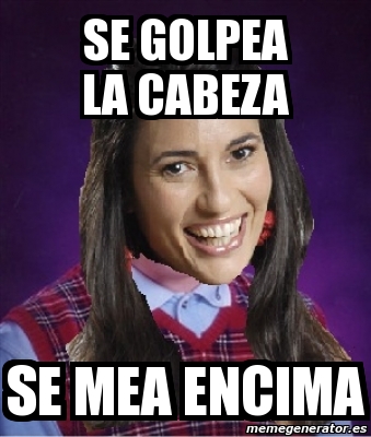 Meme Personalizado SE GOLPEA LA CABEZA SE MEA ENCIMA 836366