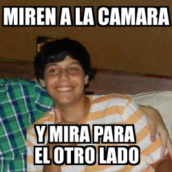 Meme Personalizado Miren A La Camara Y Mira Para El Otro Lado